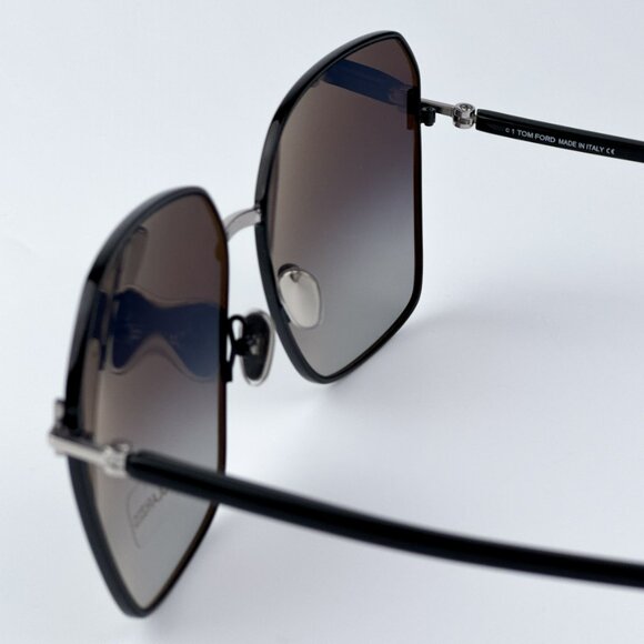 Tom Ford Women Black Gradient Polarized BRAND NEW Sunglasses CLAUDIA-02 FT0839